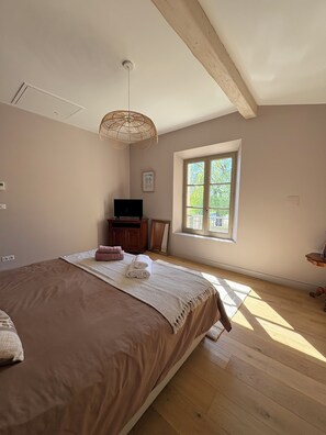 3 chambres, fer et planche à repasser, lit parapluie, Wi-Fi gratuit