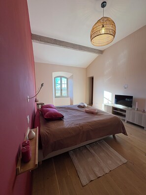 Tabla de planchar con plancha, cuna de viaje y wifi gratis 