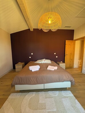 Tabla de planchar con plancha, cuna de viaje y wifi gratis 