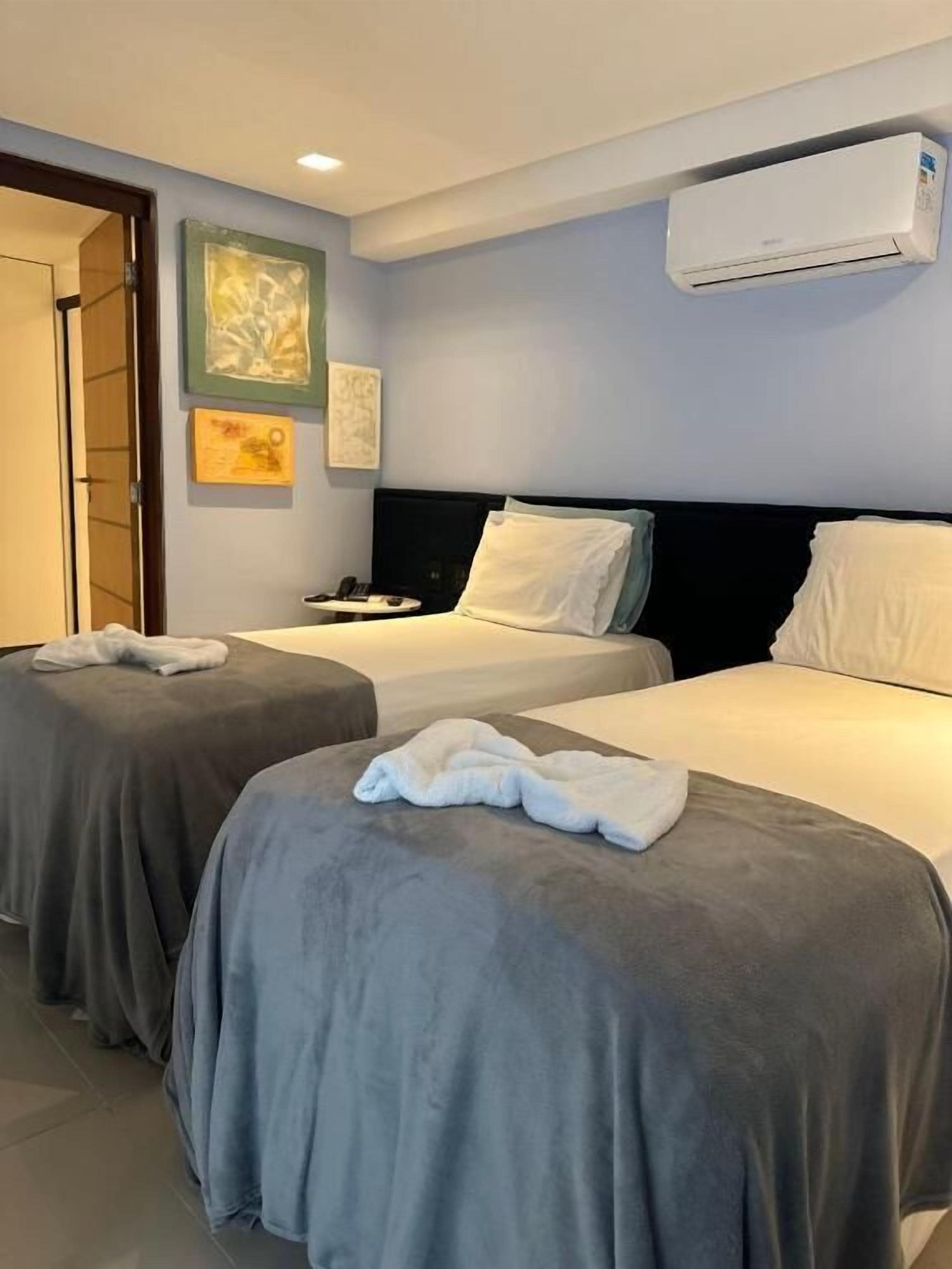 Quarto família, 1 quarto, aceita animais de estimação, vista para a piscina | Wi-Fi de cortesia, roupa de cama