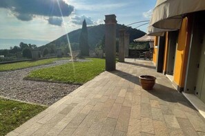 Terrace/patio - Villa Valle Franciacorta - Blue Apartment with Pool and Private Garden (Rodengo-Saiano)