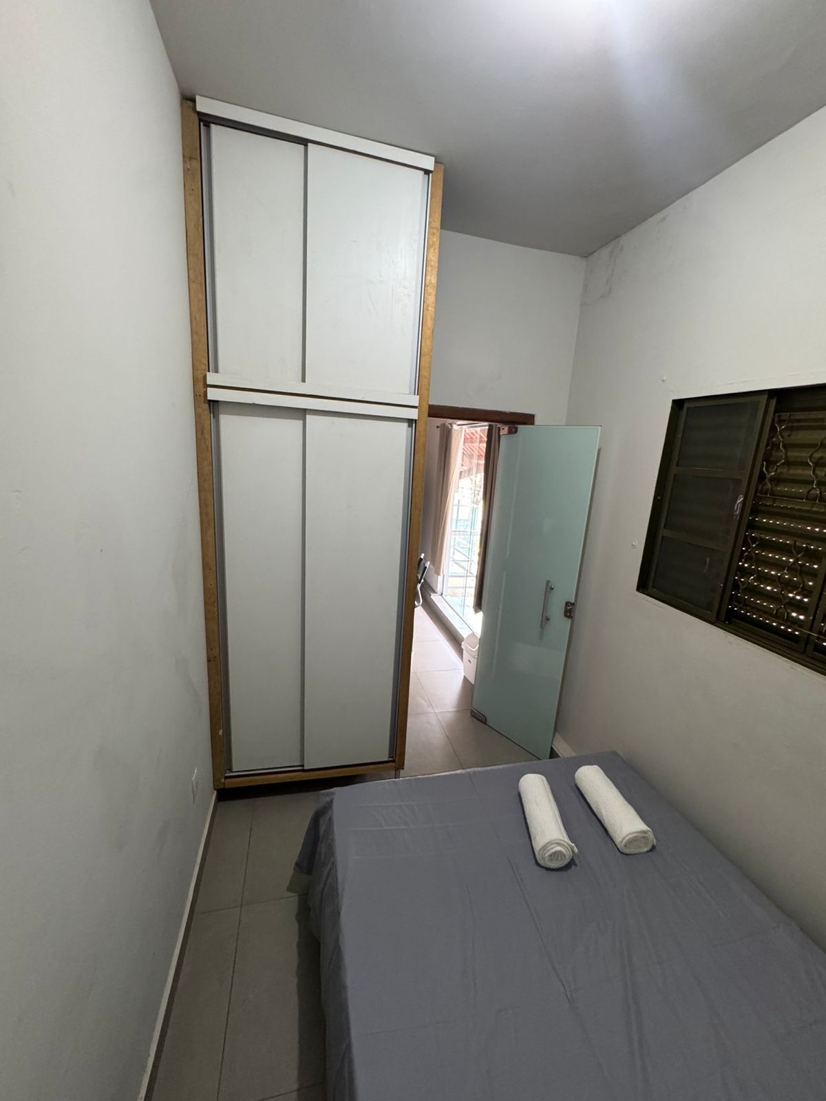 Ferros/tábuas de passar roupa, Wi-Fi, roupa de cama