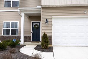 Exterior detail - Holistic Campus Rental, LLC - Entire Home (Oxford)