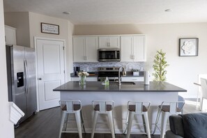 Fridge, microwave, oven, stovetop - Holistic Campus Rental, LLC - Entire Home (Oxford)