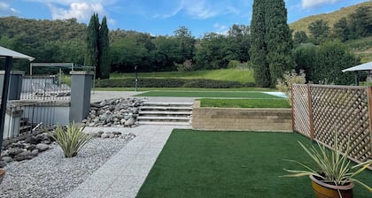 DETACHED APARTMENT IN VILLA WITH POOL, GARDEN AND SOLARIUM - RED