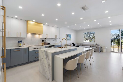 4BR/4BR Atlantic Ave Luxury Townhome + Golf Cart