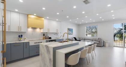 4BR/4BR Atlantic Ave Luxury Townhome + Golf Cart