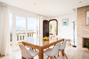 Dining - Villa Dolfins by Escape Home (Torre Solí Nou)