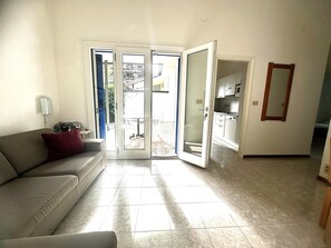 วิลล่า, 3 ห้องนอน, ลานระเบียง, วิวสวน | ห้องนั่งเล่น