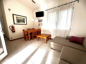 วิลล่า, 3 ห้องนอน, ลานระเบียง, วิวสวน | ห้องนั่งเล่น