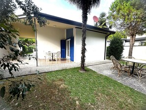 Villa - 3 sovrum - uteplats - utsikt mot trädgården | Restaurang utomhus
