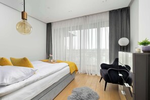 1 Schlafzimmer, Schreibtisch, Bügeleisen/Bügelbrett, Reisekinderbett