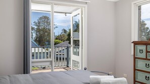 4 bedrooms, internet, bed sheets - Port View on the Peninsula (Lemon Tree Passage)