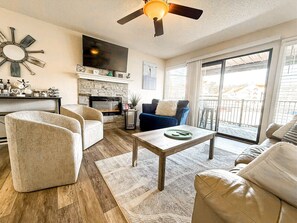 Televisión, chimenea, videojuegos