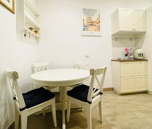 Dining - Holiday Home 'Casa Muzio Scevola' with Wi-Fi and Air Conditioning (Roma)