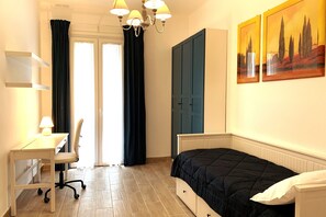 Iron/ironing board, WiFi, bed sheets - Holiday Home 'Casa Muzio Scevola' with Wi-Fi and Air Conditioning (Roma)