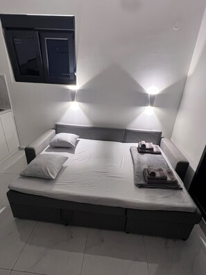 1 habitación, tabla de planchar con plancha, wifi y ropa de cama 
