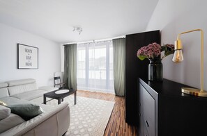 Apartment | Living room | Smart TV - RentPlanet - Kazimierza Wielkiego (Poznań)