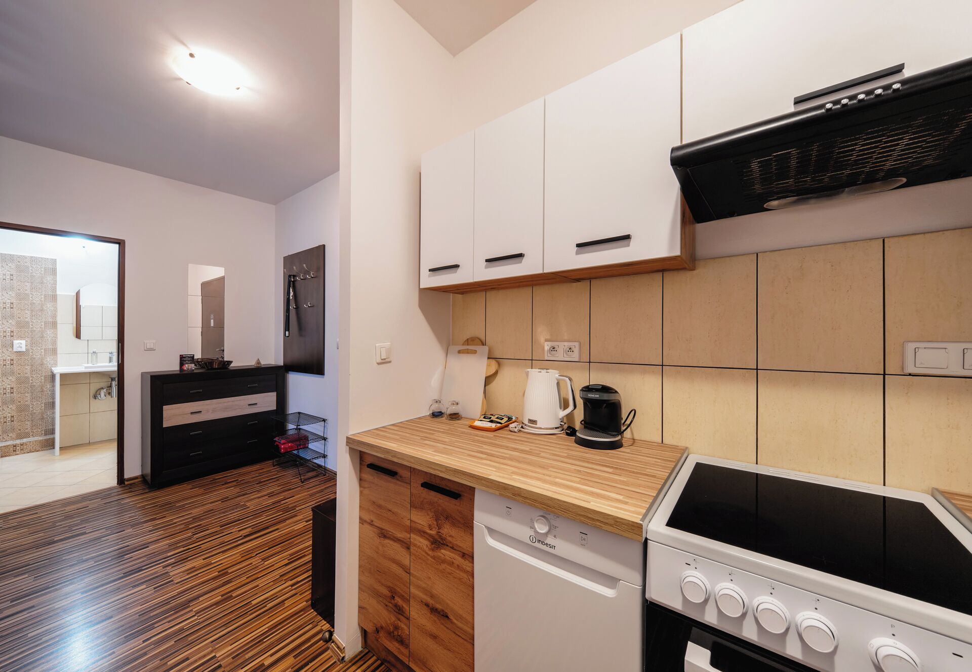 Apartment | Private kitchen | Coffee/tea maker, electric kettle