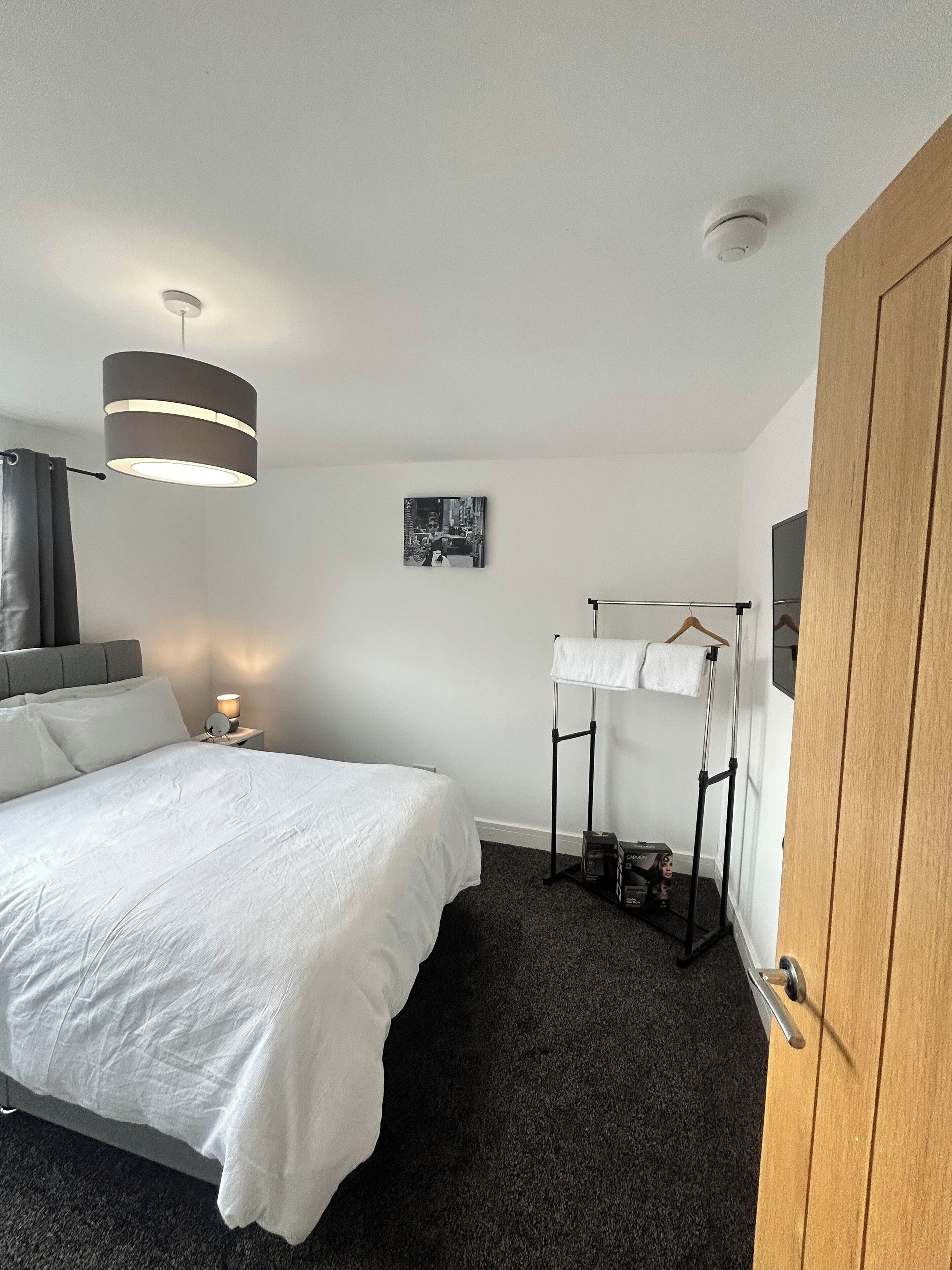 Iron/ironing board, WiFi, bed sheets