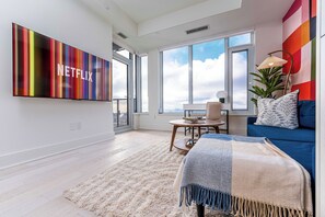 Living area - Luxurious Hotel Suite with Skyline views (Toronto)