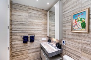 Bathroom - Luxurious Hotel Suite with Skyline views (Toronto)