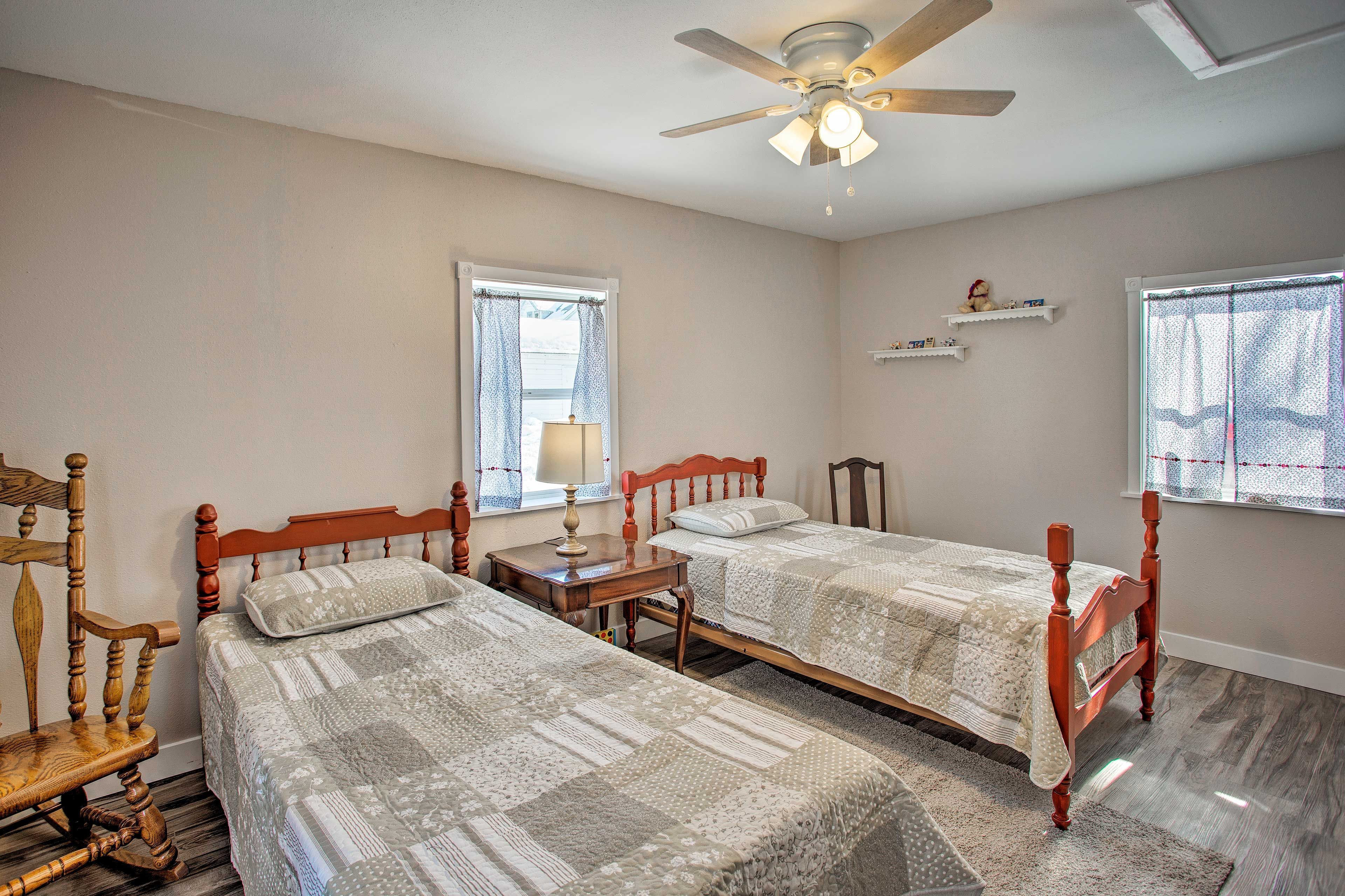 2 bedrooms, travel cot, WiFi, bed sheets