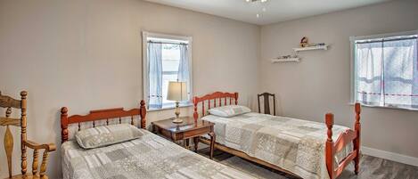 2 bedrooms, travel cot, WiFi, bed sheets