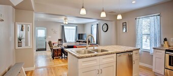 Cozy East Side Retreat, Walk to UW-Stout/ Downtown