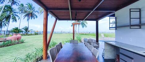 Bungalow | Restaurante al aire libre