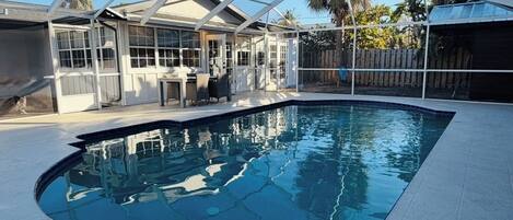 Lämmitetty uima-allas