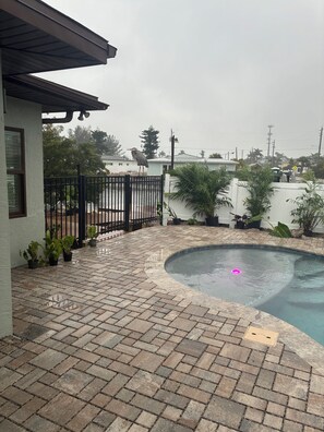 Pool - Modern 4-bedroom with canal and 2 blocks to the beach. (Holmes Beach)