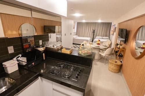 Estúdio conforto, 1 quarto, para não fumantes, cozinha | Cozinha privada | Chaleira elétrica, mesas de jantar