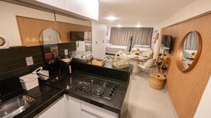 Comfort Apartment, 1 Bedroom, Non Smoking, Kitchen | Private kitchen - Flat 303-FM20 na praia de Cabo Branco (João Pessoa)