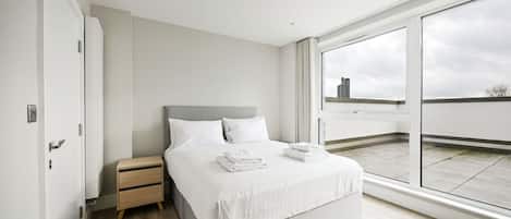 2 habitaciones, tabla de planchar con plancha y cuna de viaje