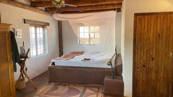 Standard-dobbeltværelse - terrasse | Pengeskab på værelset