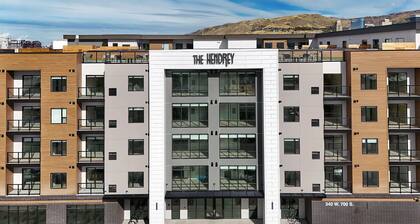 Landing Beautiful Studio, Courtyard, Yoga Studio