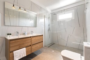 Shower, towels - Santa Rosa Tinajo by Escape Home (Tinajo)