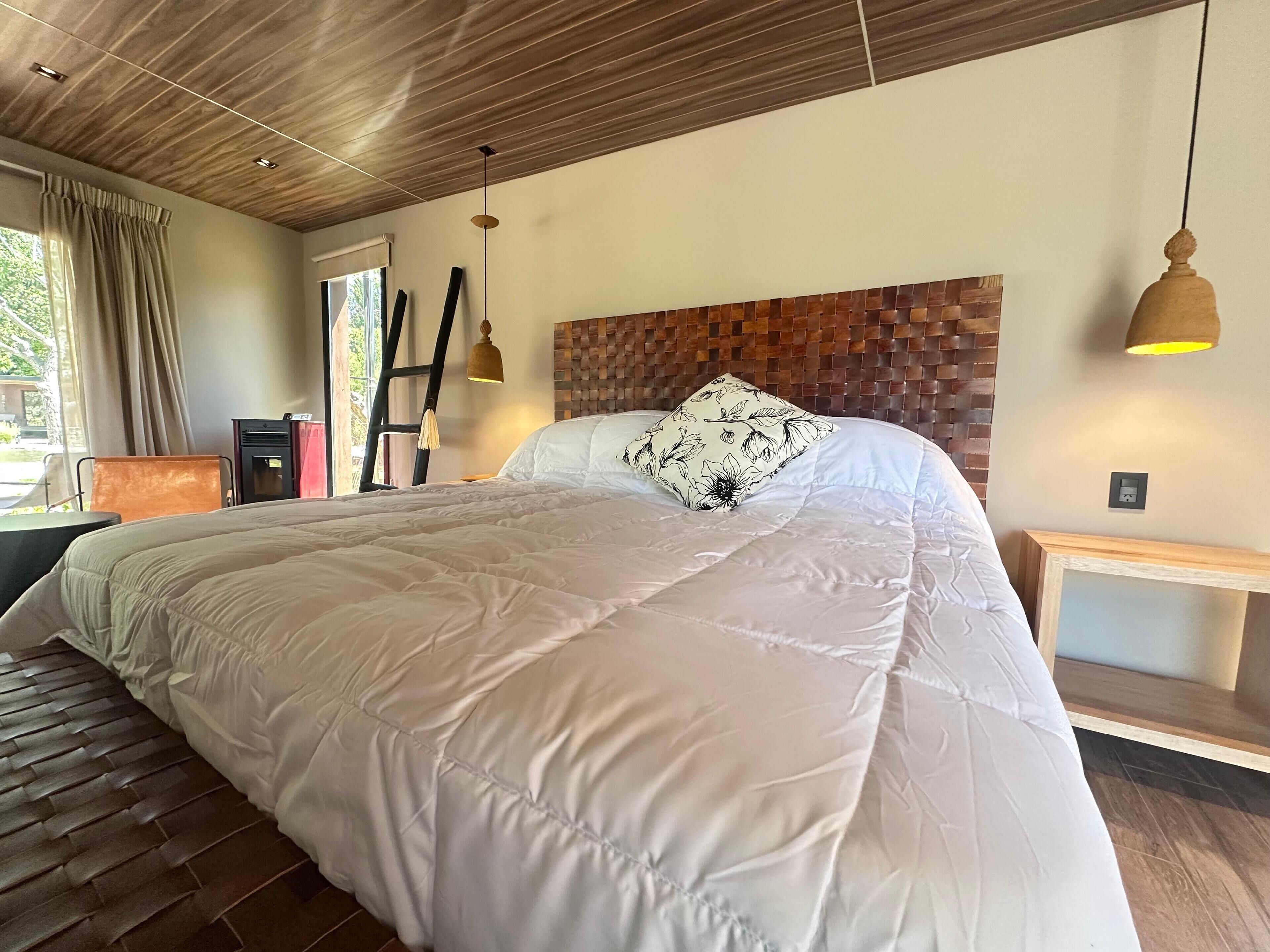 Design Room, 1 Queen Bed, Balcony, Garden View | Premium bedding, minibar, in-room safe, individually decorated