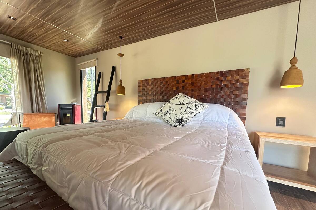 Design Room, 1 Queen Bed, Balcony, Garden View | Premium bedding, minibar, in-room safe, individually decorated