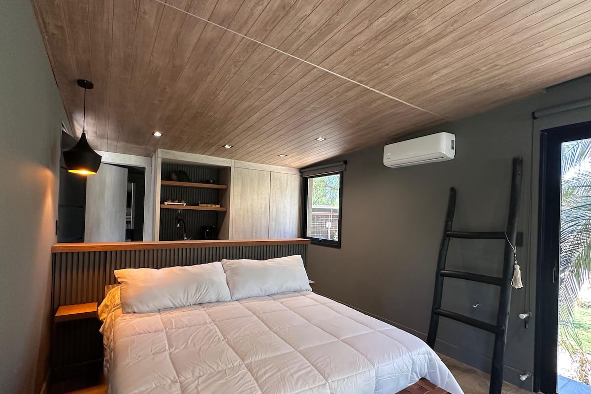 Elite Room, 1 Queen Bed, Balcony, Garden View | Premium bedding, minibar, in-room safe, individually decorated