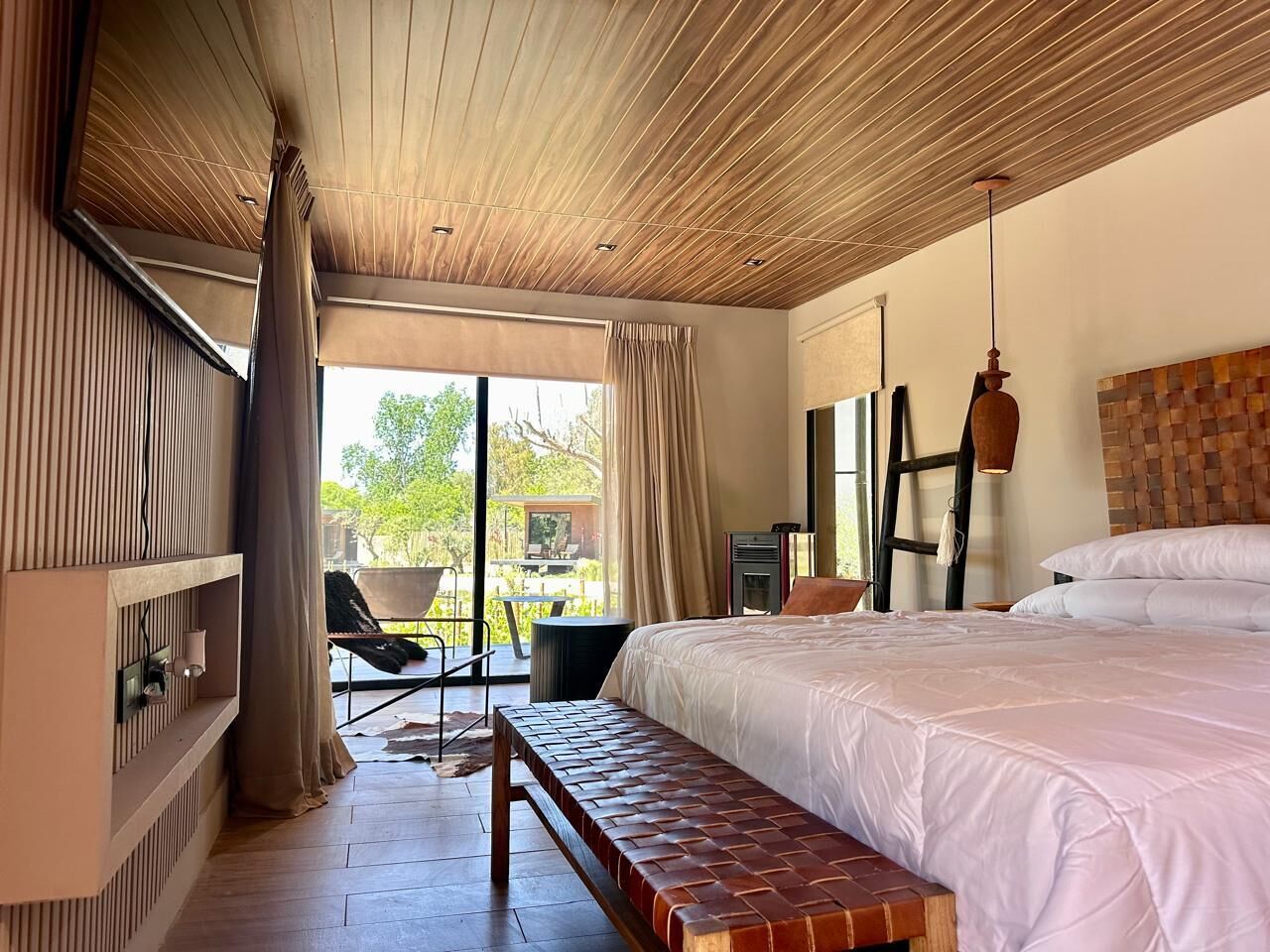 Premium Room, 1 Queen Bed, Balcony, Garden View | Premium bedding, minibar, in-room safe, individually decorated