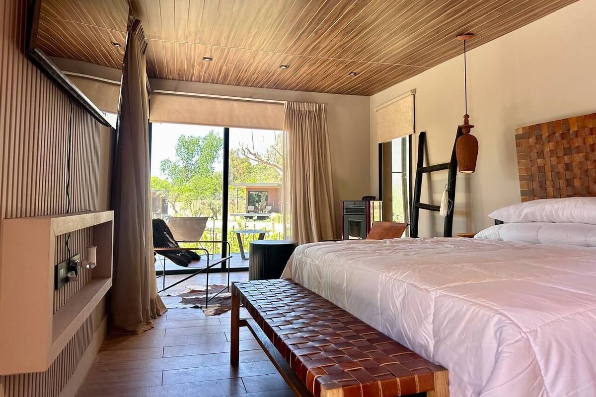 Premium Room, 1 Queen Bed, Balcony, Garden View | Premium bedding, minibar, in-room safe, individually decorated