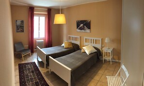 Silitysrauta/-lauta, Wi-Fi, vuodevaatteet