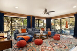Smart TV, table football, ping pong, books - Resort Oasis w/ Pool | Hot Tub | Mini Golf & Games (San Antonio)