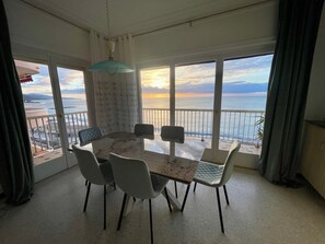 Dining - waterfront close beach casino (Menton)