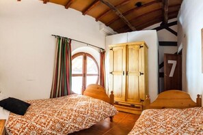 Internet, bed sheets - Cabin 3 - Espiel Hostel (Córdoba)