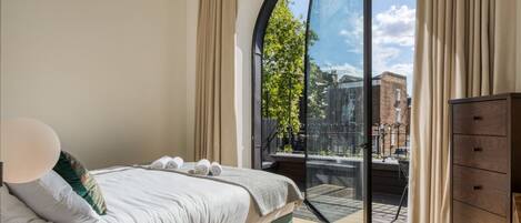 Desk, iron/ironing board, travel crib