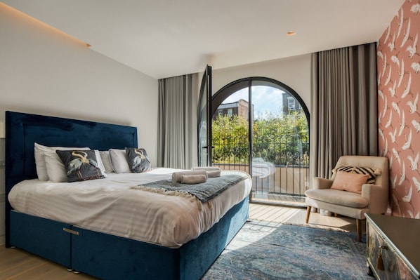 Desk, iron/ironing board, travel crib