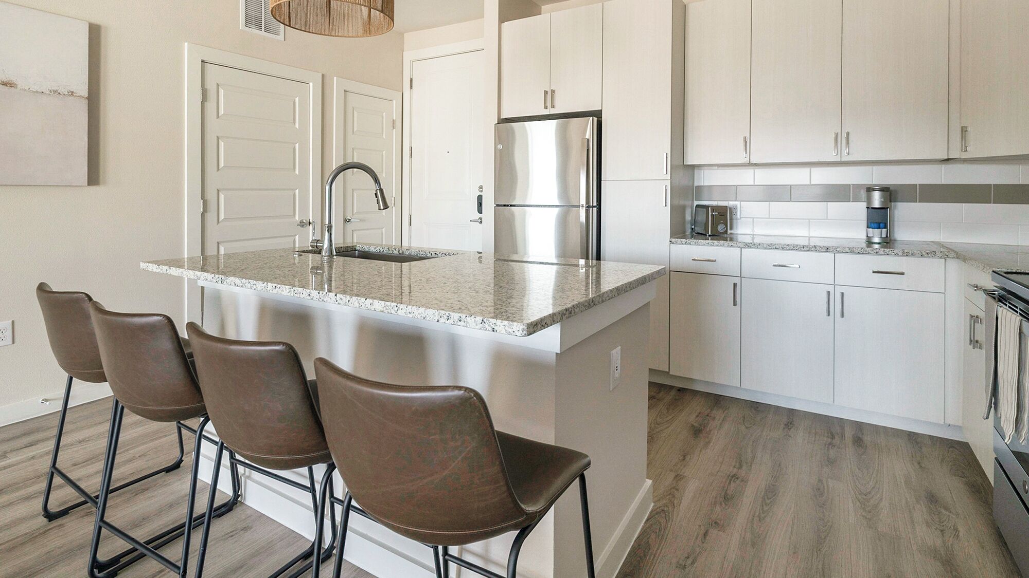 Appartement (1 Bedroom) | Cuisine privée | Réfrigérateur, four à micro-ondes, un four, surface de cuisson